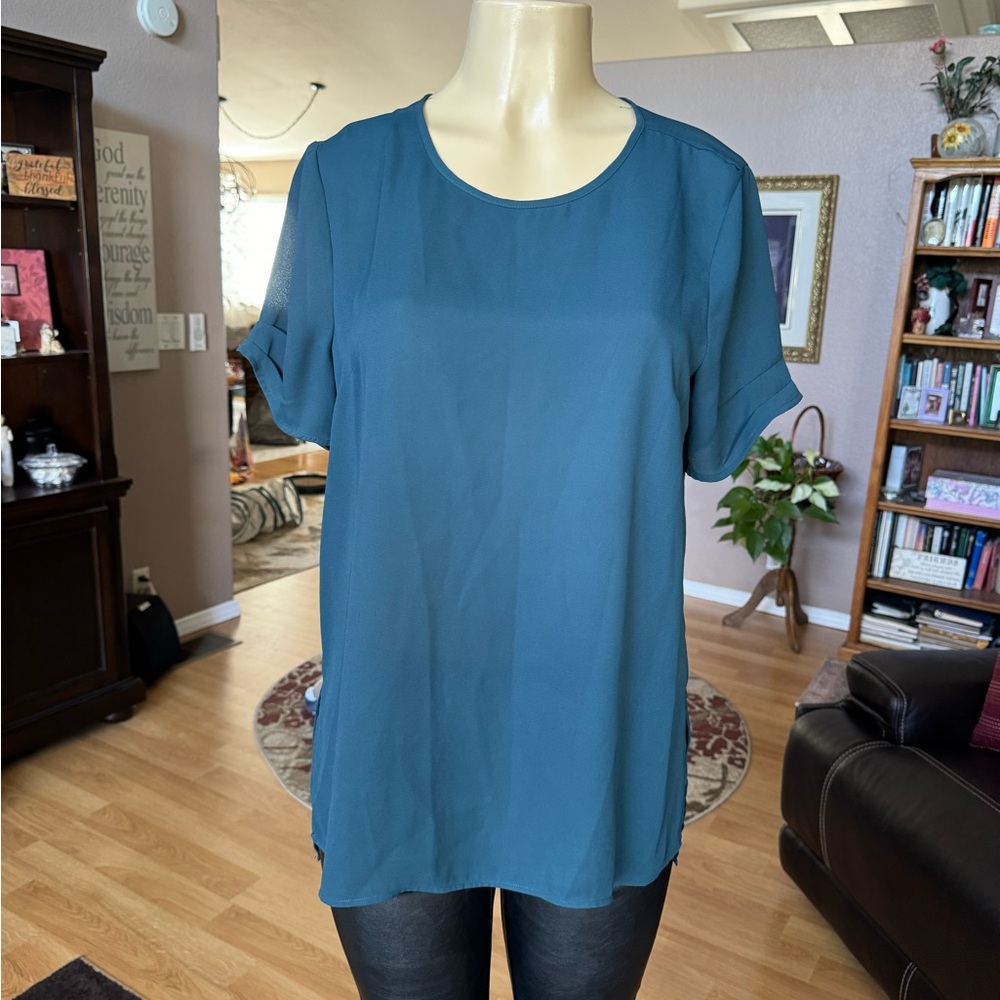 Dr2 teal short sleeve silky blouse-size M